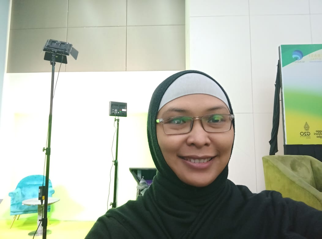 Foto profesional Oktani Fungsiana